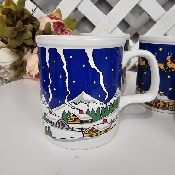 Vintage Stoneware Set of 4 Christmas Mugs made in Japan - Picture 7 of 11